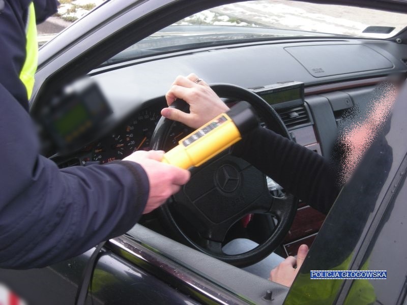 Kompletnie pijany jechał po koleżankę