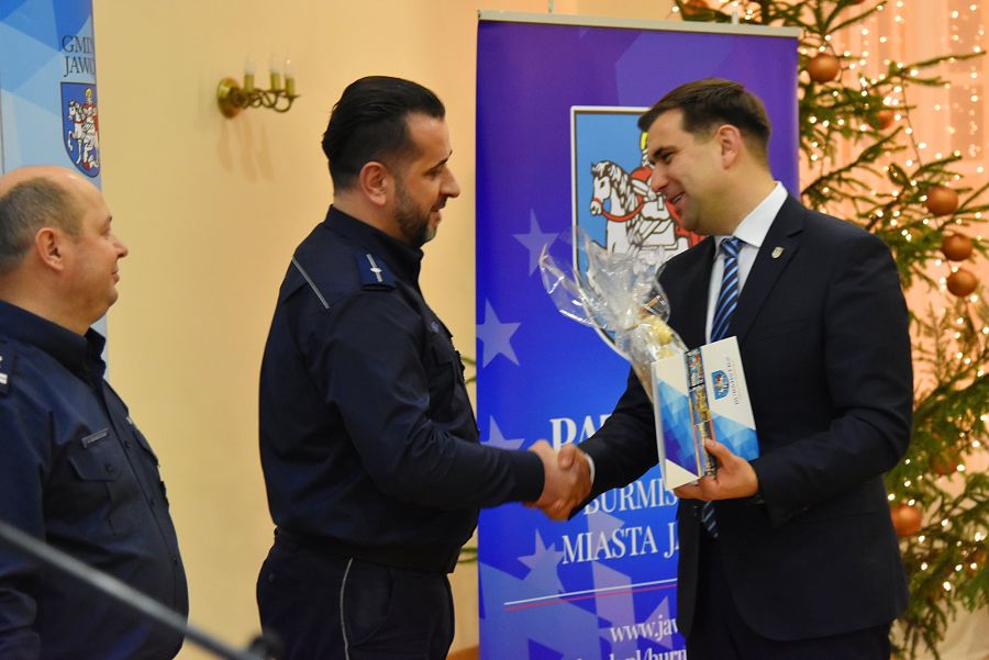 Jaworski policjant doceniony za pomoc choremu dziecku (FOTO)