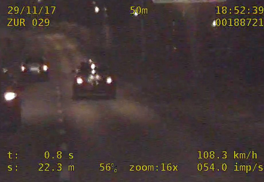 Pędził „setką” przez miasto. Stracił prawo jazdy (WIDEO)
