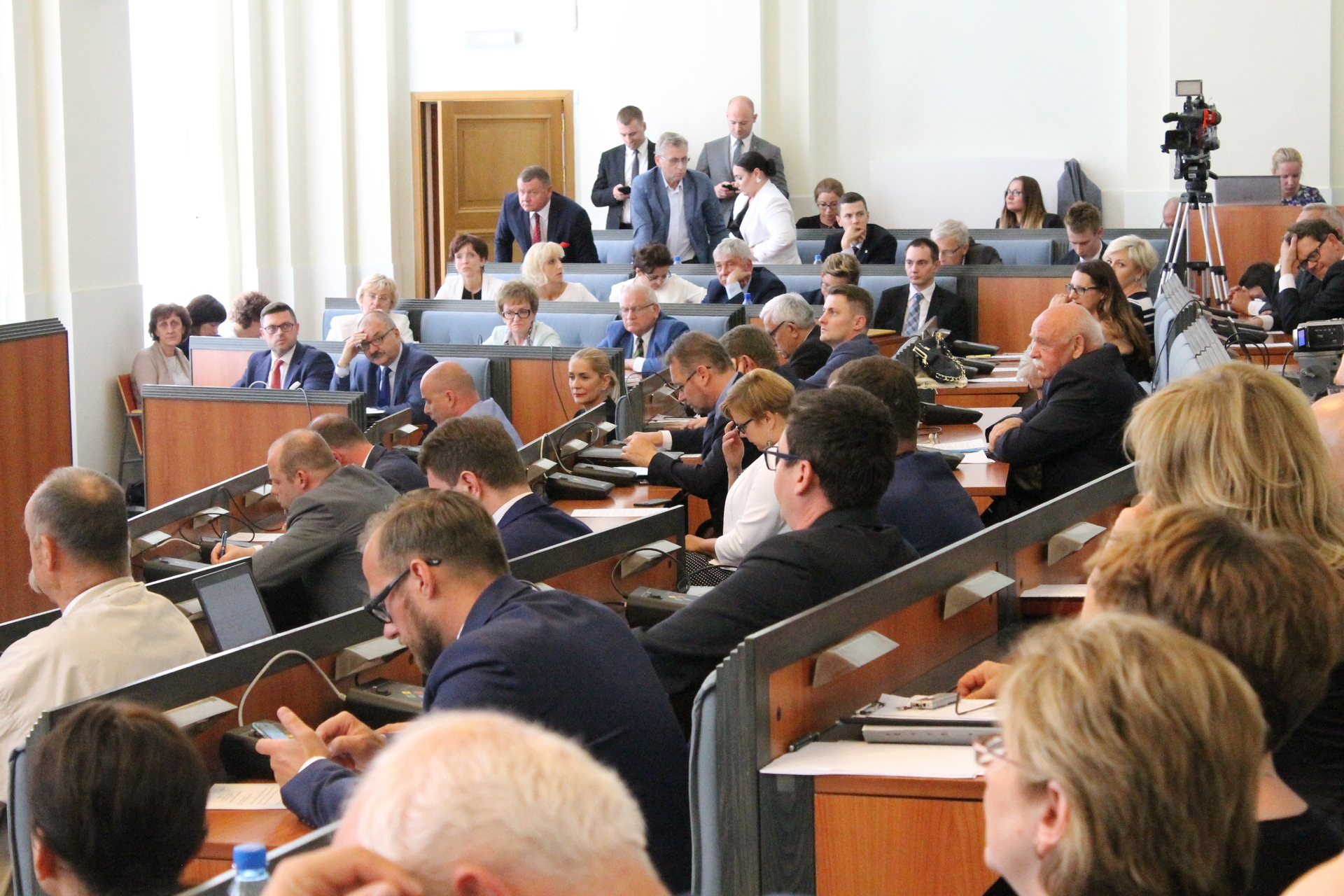 Bezpartyjni Samorządowcy drugą siłą? Nowy sondaż do sejmiku