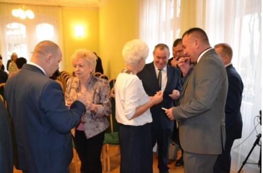 Uchwalili budżet i połamali się opłatkiem (FOTO)