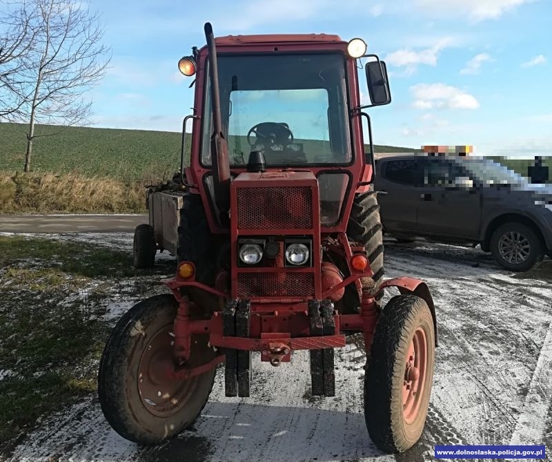 Bez przeglądu i bez OC. Traktorzysta w rękach policji