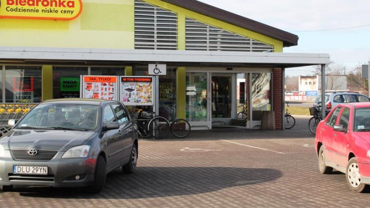 Biedronka podwyższa pensje