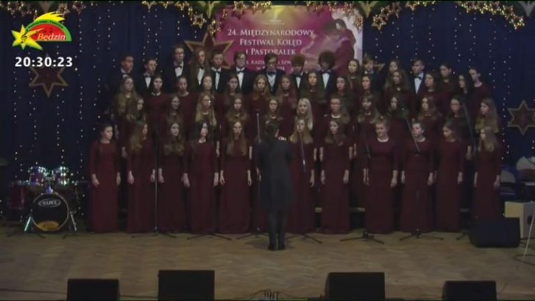 Chór „Cantabile” na podium