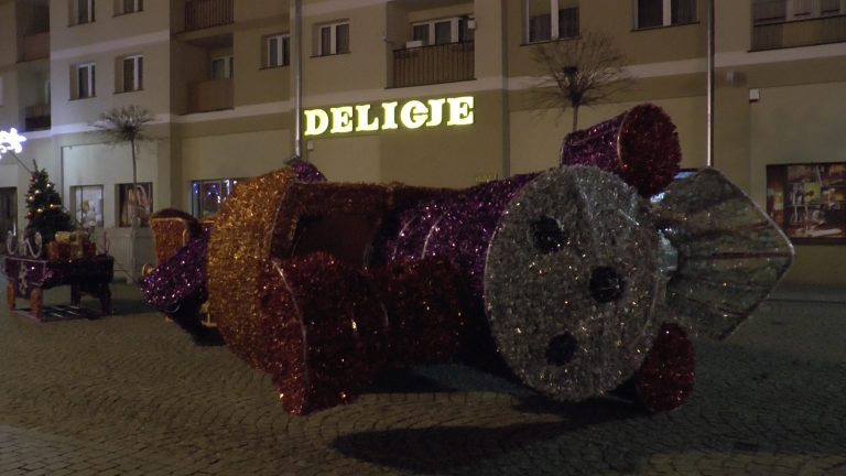 Jedni głosują, inni dewastują