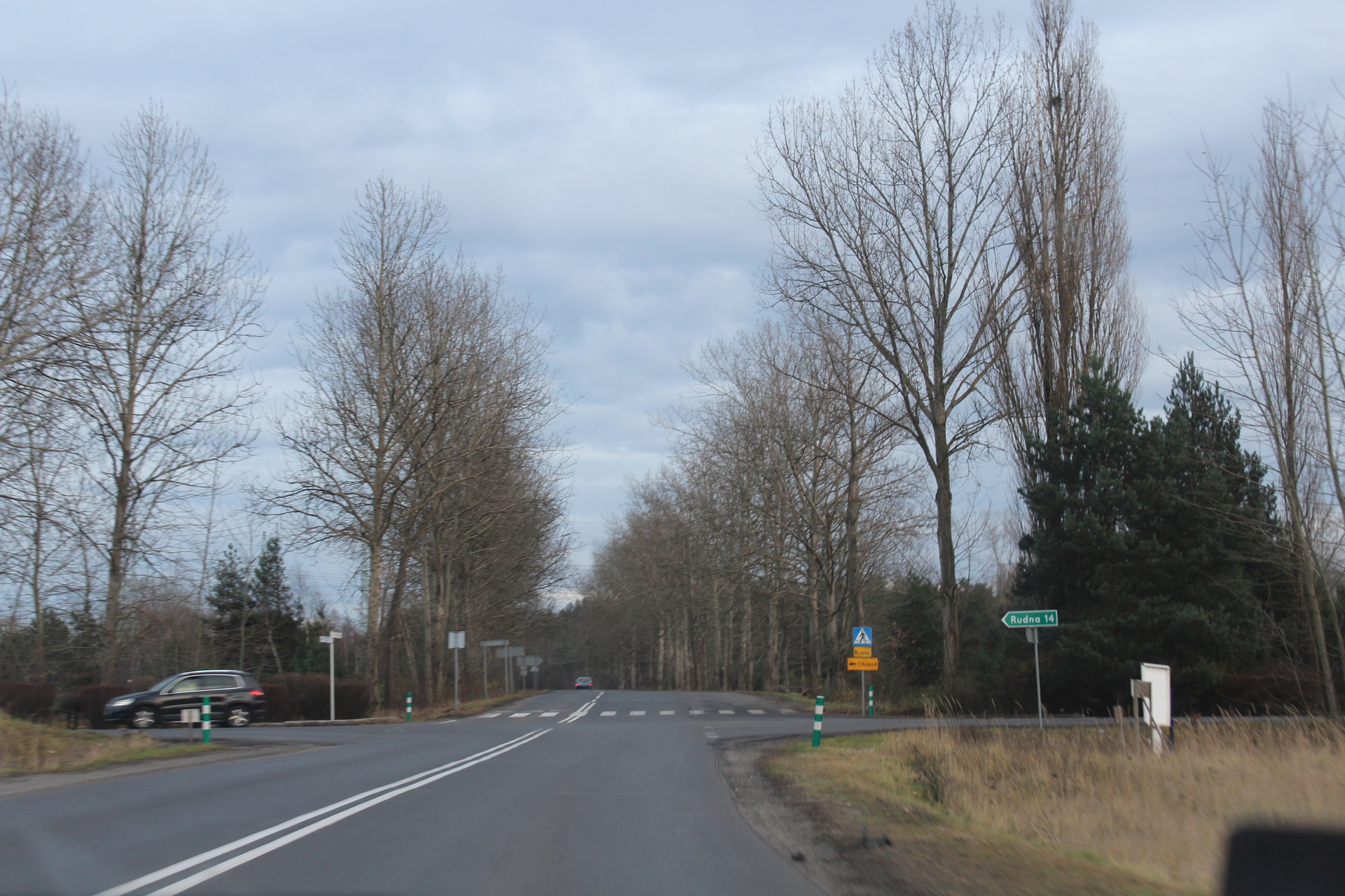 Będą ścinać pobocza dróg