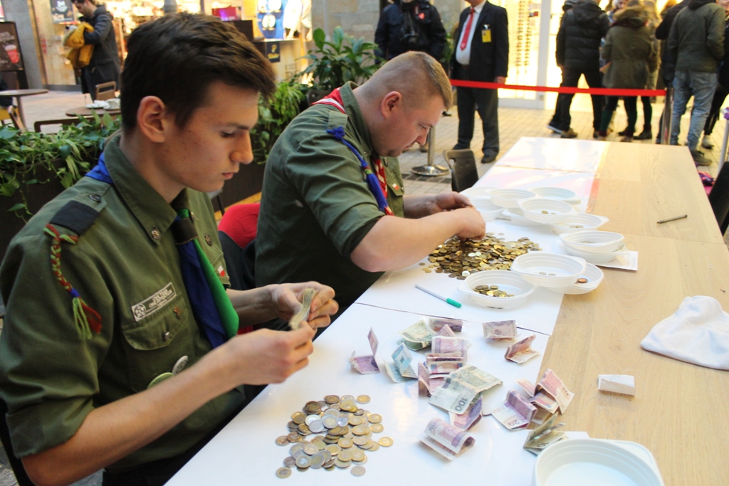 Legniczanie zagrali z Orkiestrą! 157 tys. w puszkach