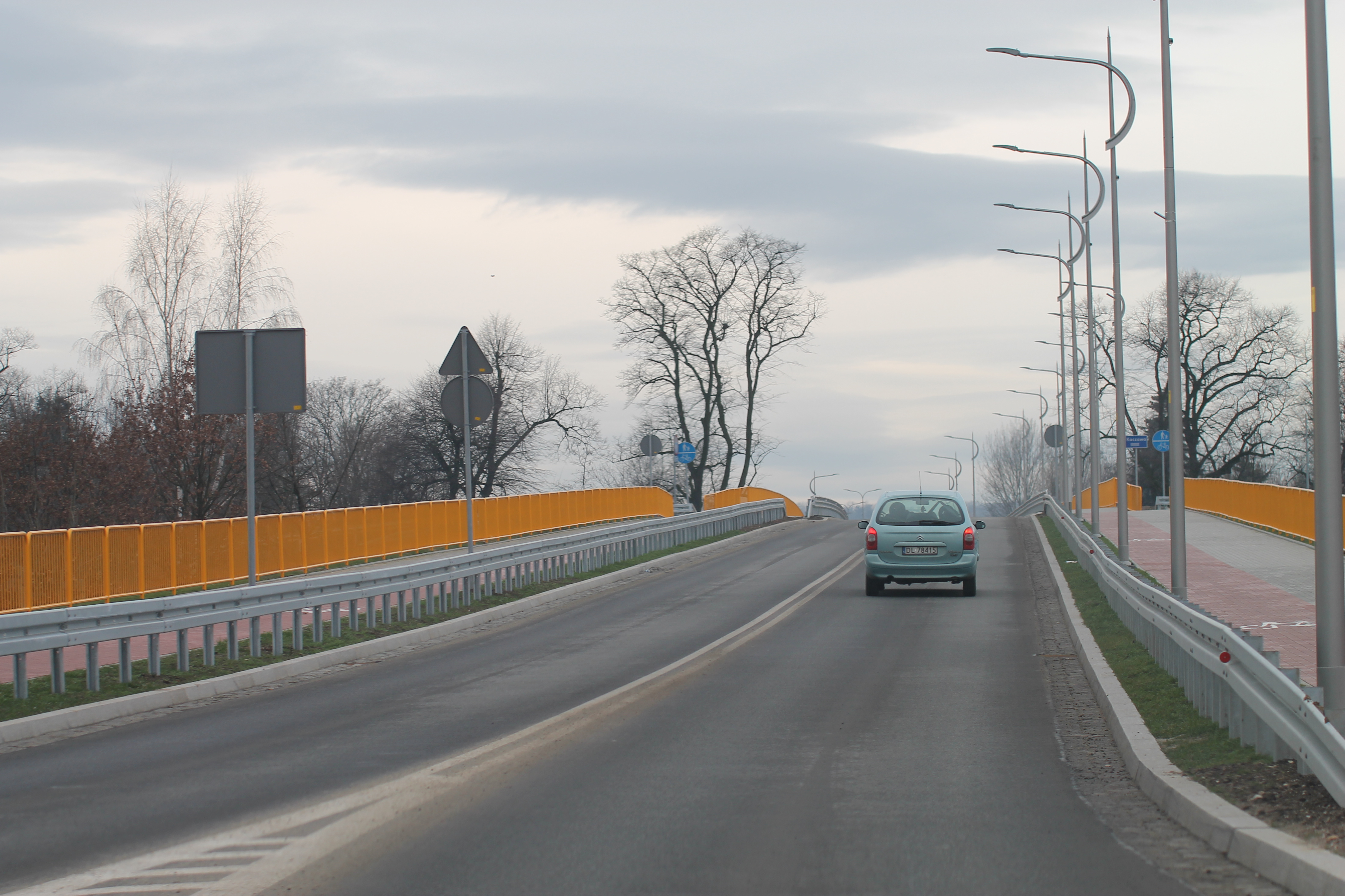 Otwarta 1,5 miesiąca temu przeprawa ma już drugą nazwę