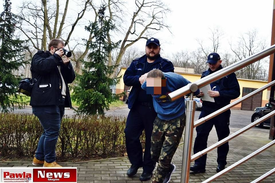 Z nożem na listonoszkę (WIDEO, FOTO)