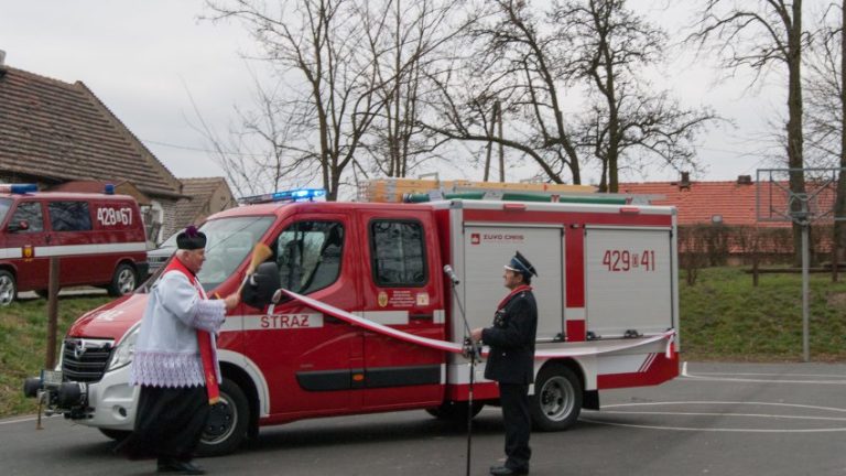 Ich pierwsze, nowe auto