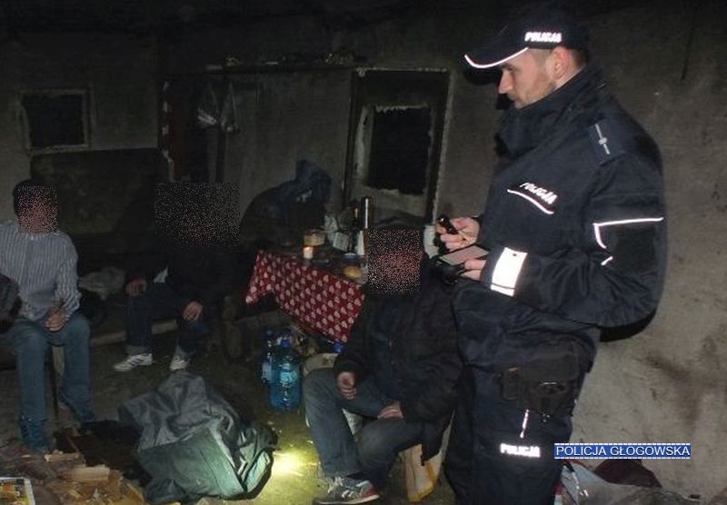 Poszli z pomocą do bezdomnych