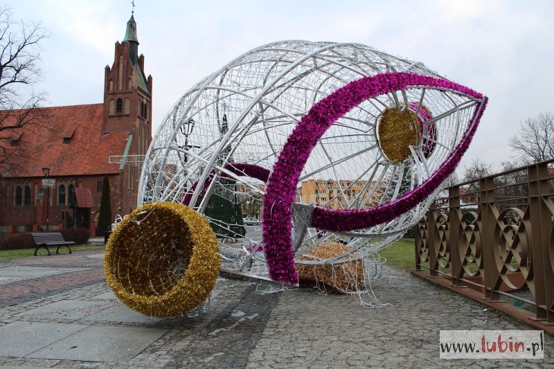 Fryderyka uszkodziła tylko bombkę