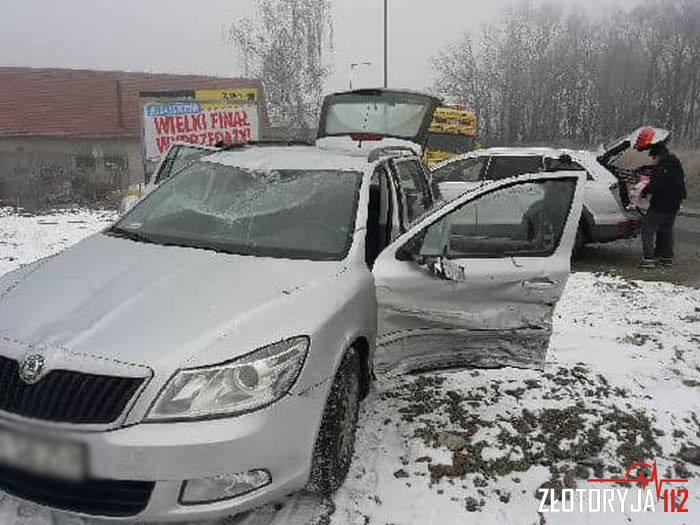 Najpierw zderzenie, później dachowanie (FOTO)