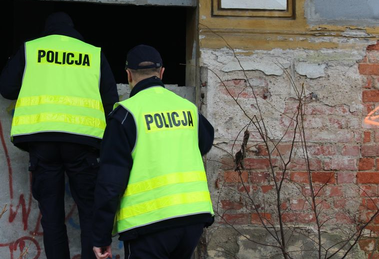 Policja sprawdza pustostany w trosce o bezdomnych