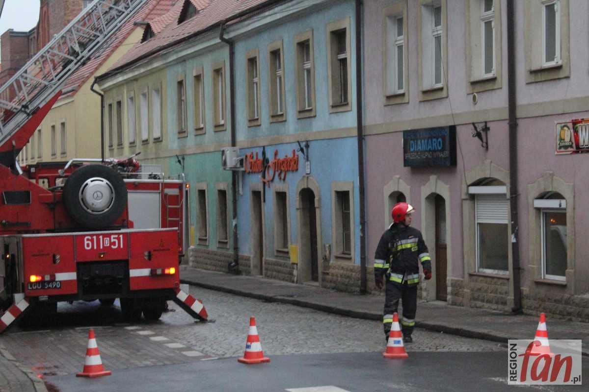 Garnek zostawiony na gazie i kominy w płomieniach