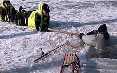 Policja ostrzega przed wejściem na lód