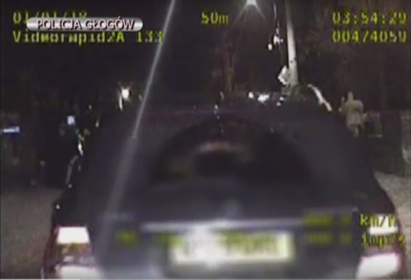 Uciekali przed policją przez dwa powiaty (WIDEO)