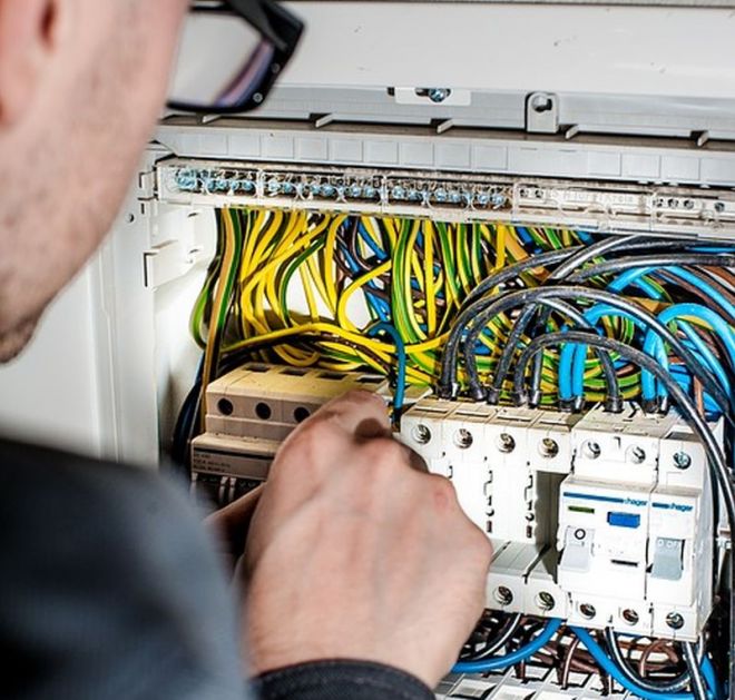 Przez prawie rok kradli prąd. Grozi im 5 lat więzienia