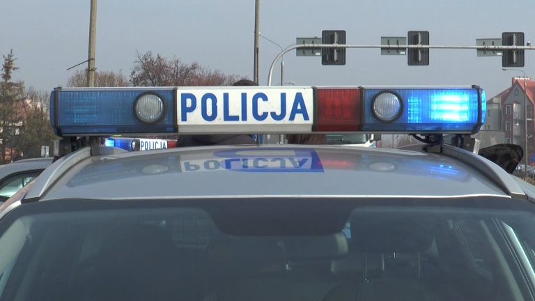 Strzały, potrącony policjant, brawurowy pościg