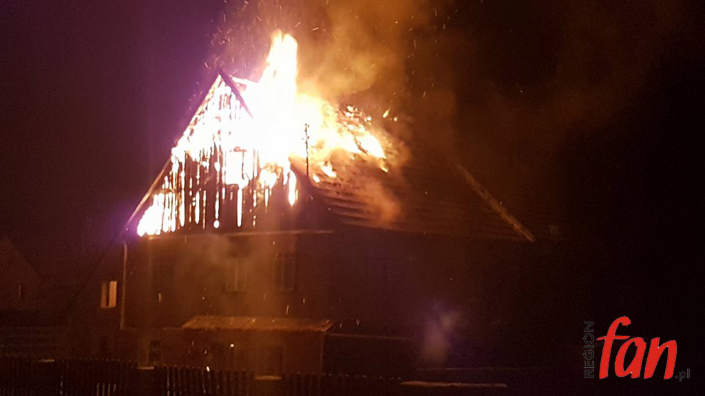 W centrum Sichowa spłonął dom (FOTO, WIDEO)