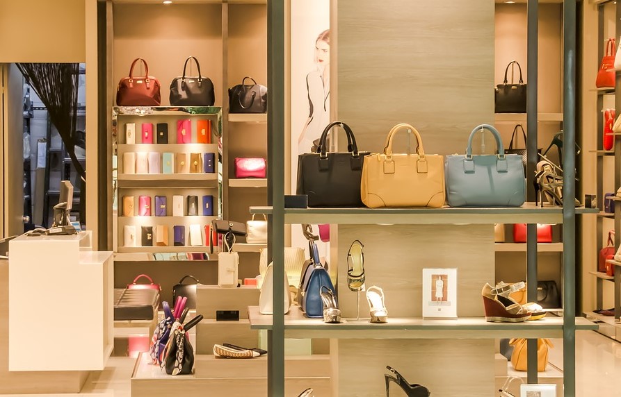 Kradł w sklepach, sprzedawał na ulicy (WIDEO)