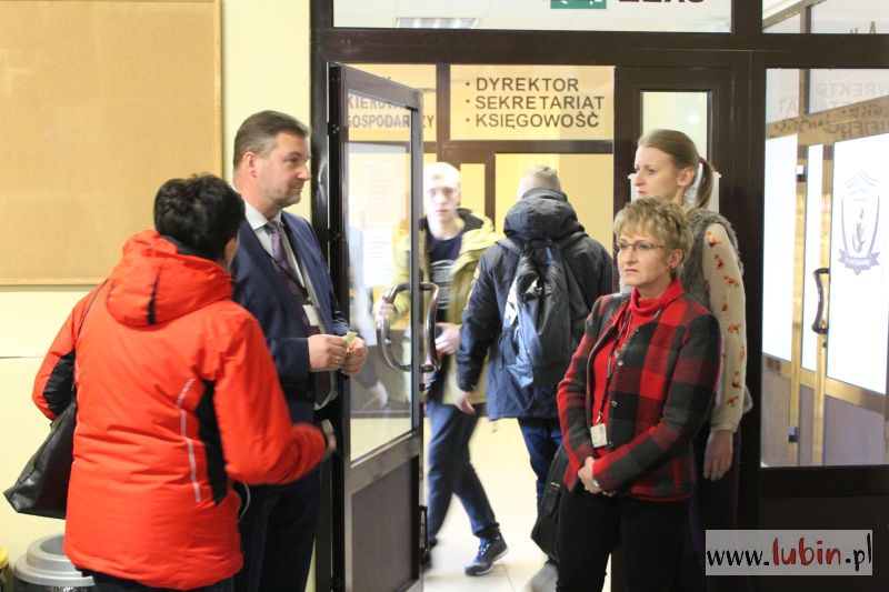 Uczniowie: szkoła to nie więzienie! (WIDEO)