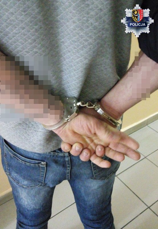 Sklepowy złodziej poturbował ochroniarza