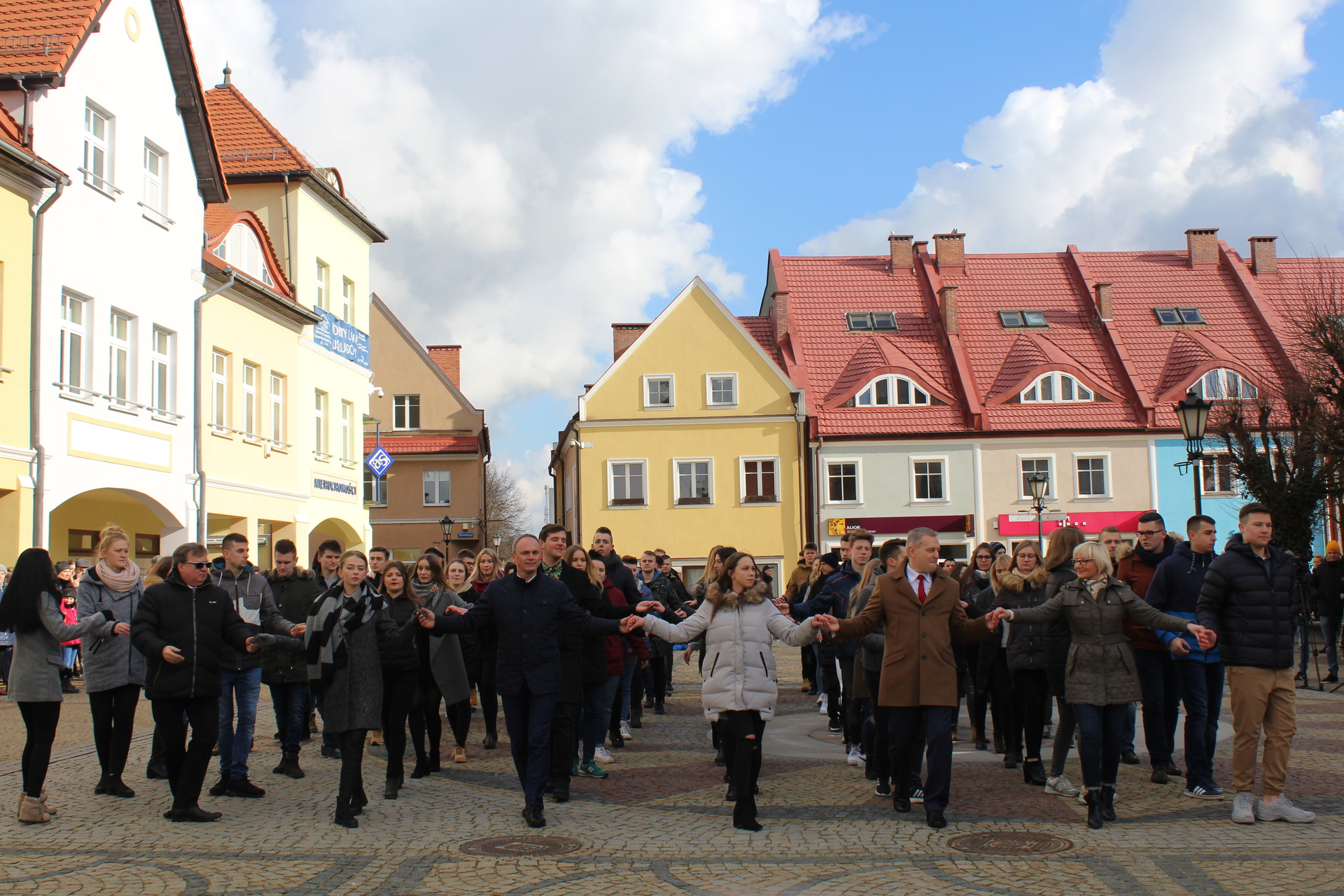 Zatańczyli poloneza w polkowickim Rynku (WIDEO, FOTO)