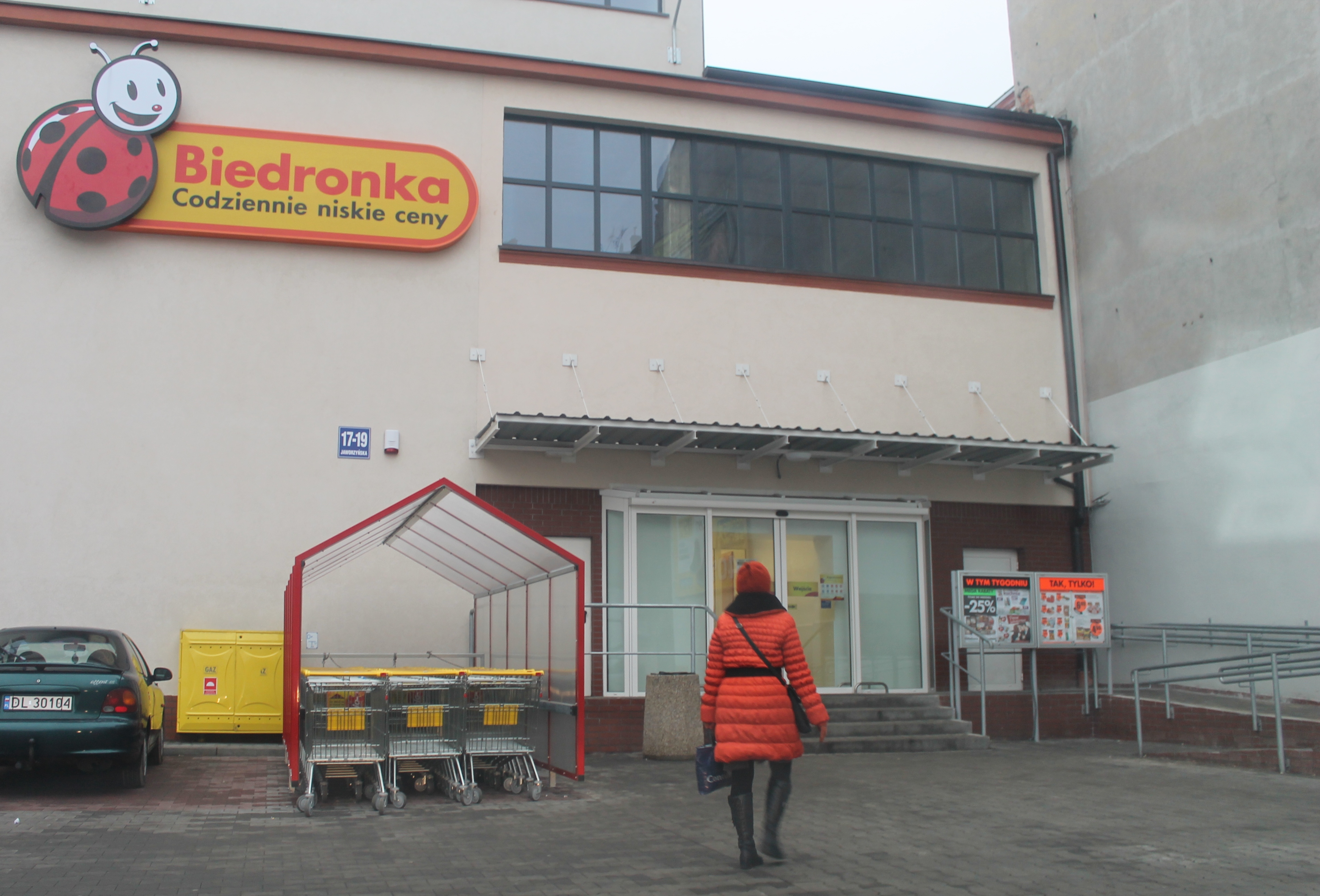 Ukradł wódkę, pobił ekspedientki