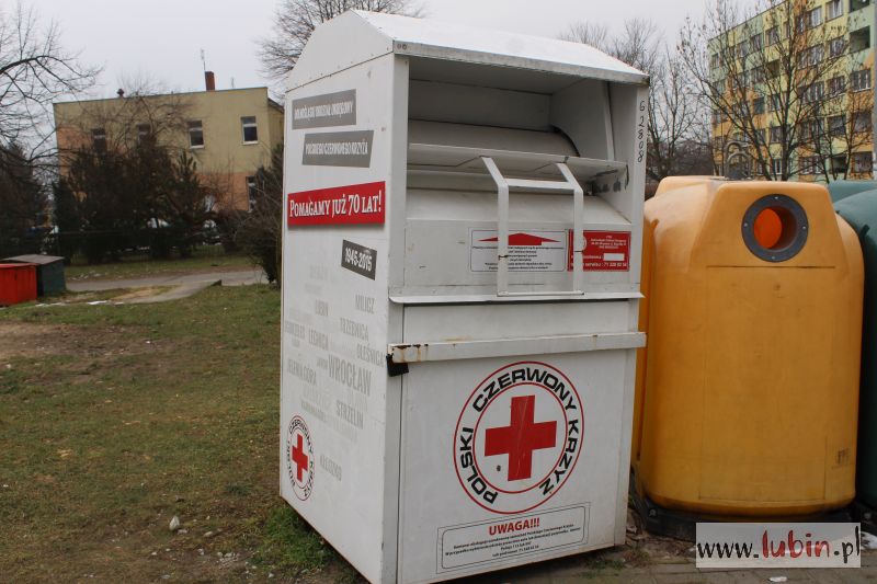 Kontenery na odzież – sprawdź, komu pomagasz