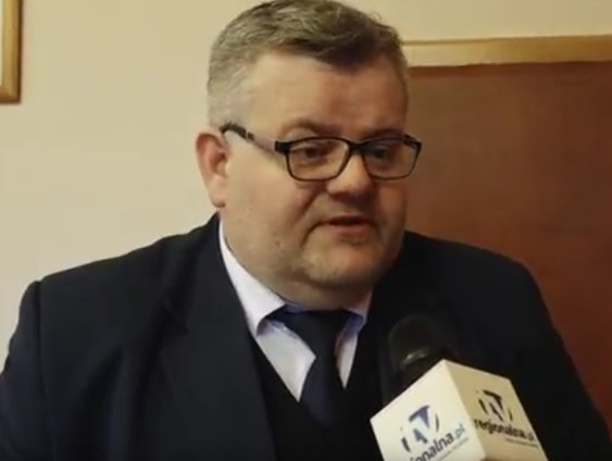 Prezes w roli reżysera, rzecznik w roli aktora