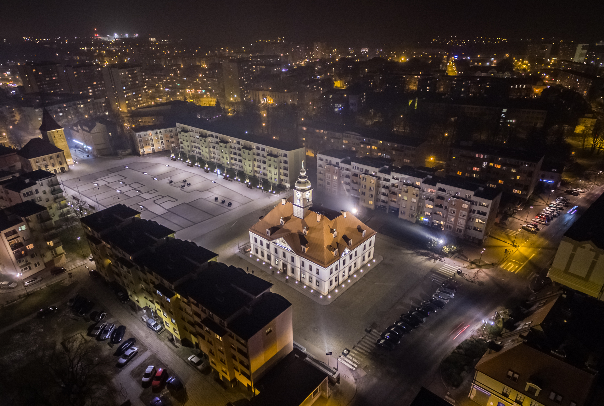 Rynek nocą z lotu ptaka (FOTO) (WIDEO)