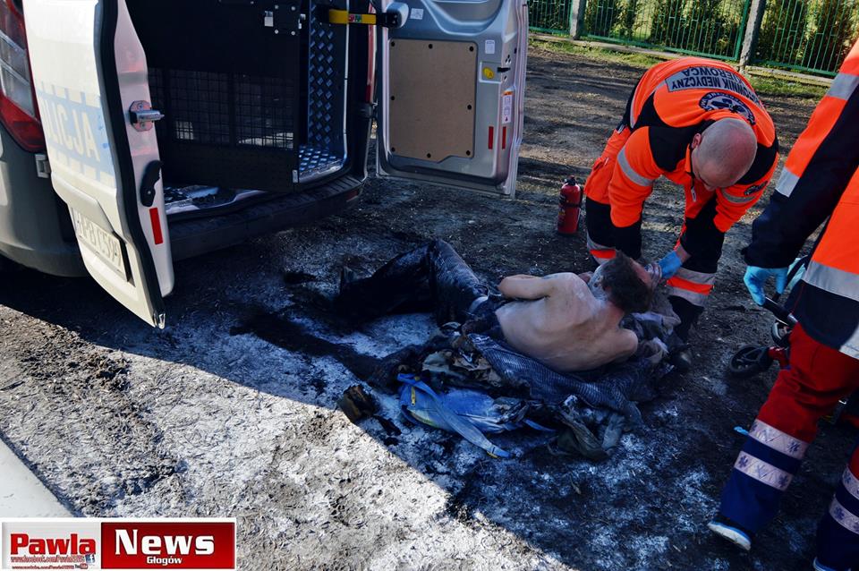 Tragedia w policyjnym radiowozie. Mężczyzna jest w śpiączce (WIDEO)