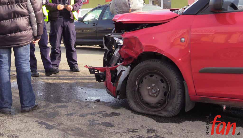 Sędziwy kierowca spowodował serię kolizji (FOTO, WIDEO)