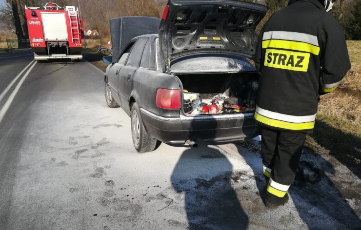 Pożar auta na drodze wojewódzkiej