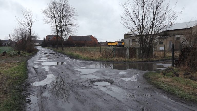 Gmina Pęcław. Nie chcą ulicy „Błotnej” (WIDEO)