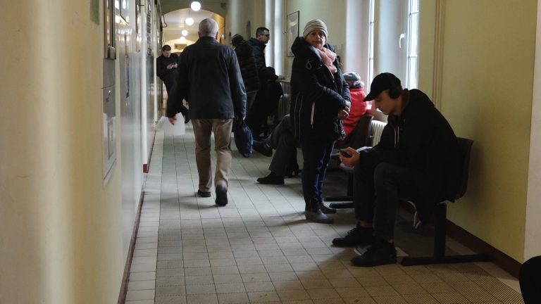 Kolejki w Wydziale Komunikacji