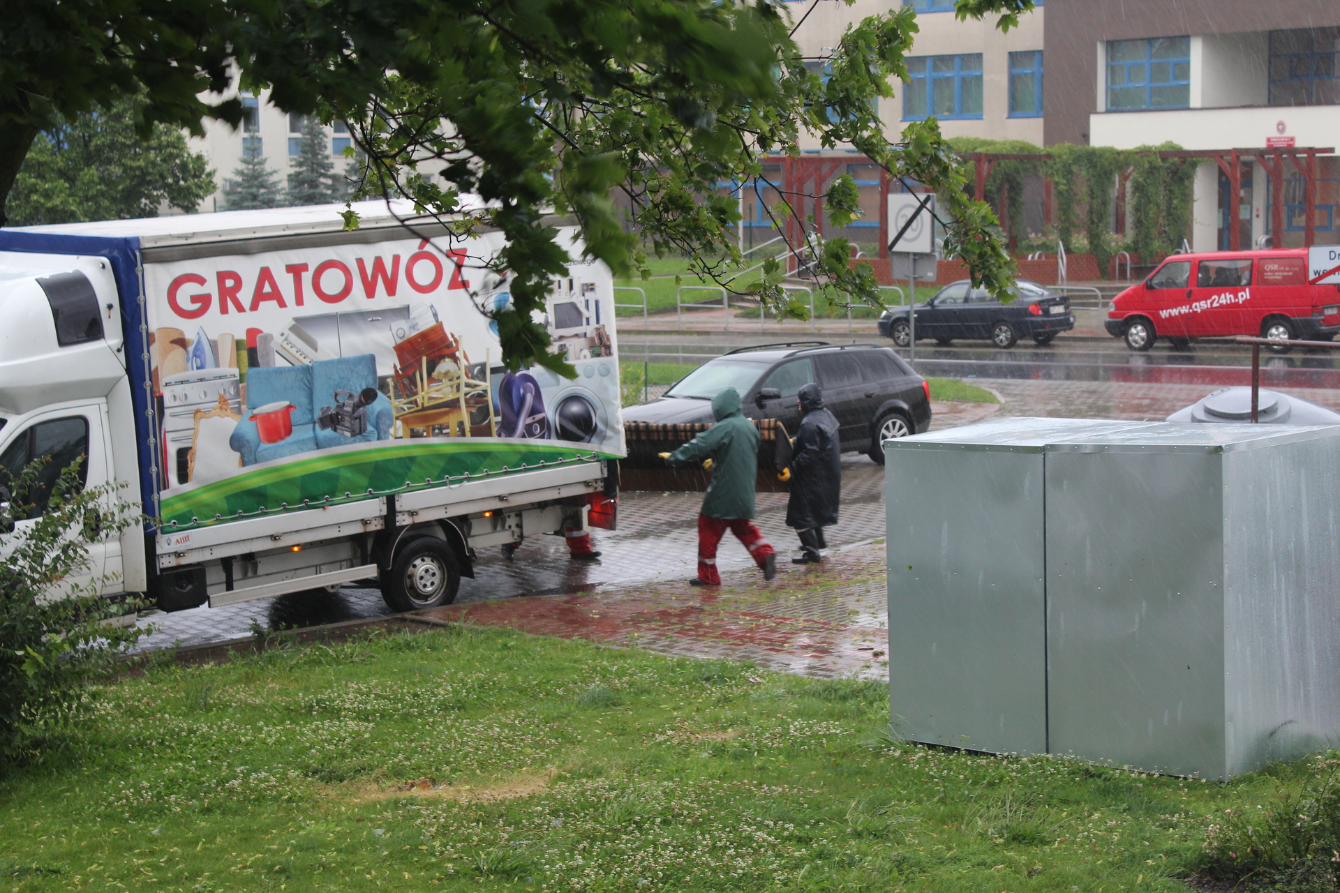 Gratowóz już krąży. Czego nie zabierze?