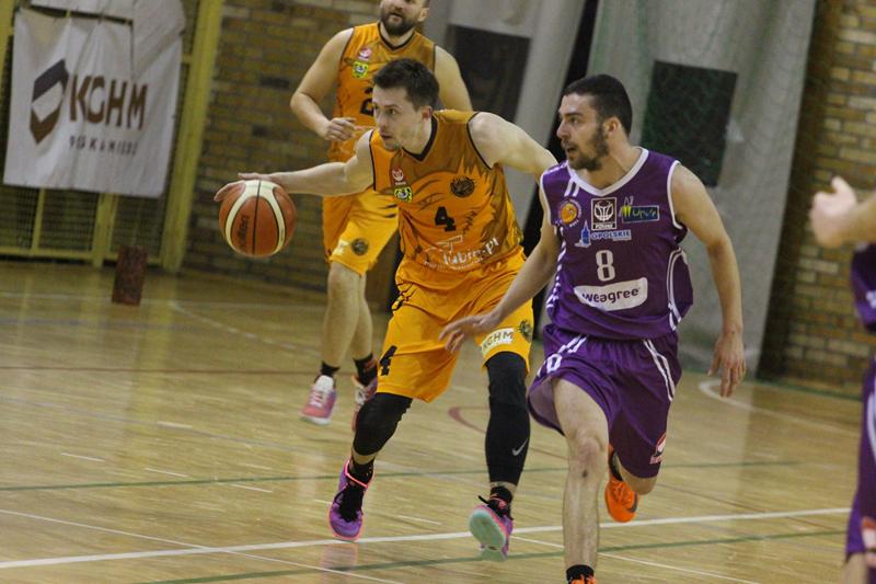 Ciężka konfrontacja z wiceliderem II ligi