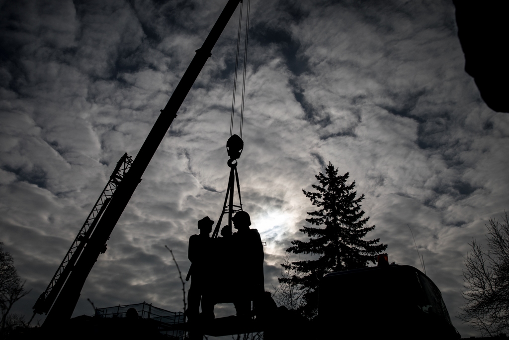 Jeden pomnik, różne emocje (FOTO, WIDEO)