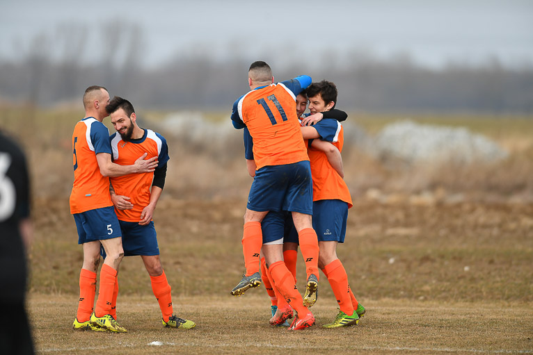 Beniaminek z Lipy bez punktów w Piotrowicach (FOTO)