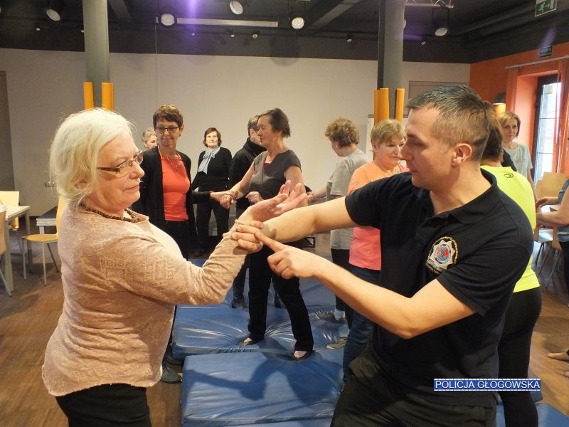 Uczą kobiety samoobrony (WIDEO, FOTO)