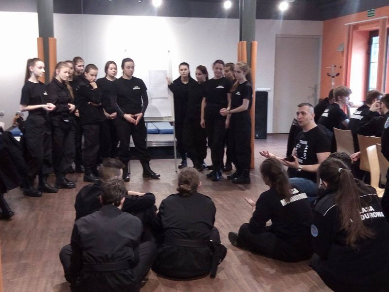 Uczniowski program o uzależnieniach