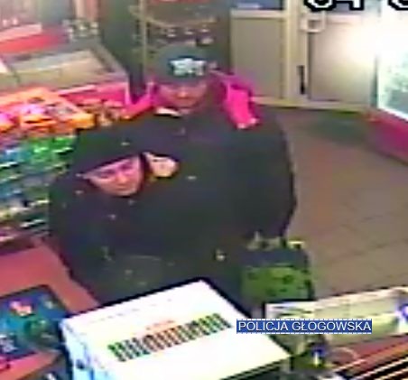 Zapakowali szczeniaka w reklamówkę i wyrzucili do śmietnika (FOTO)