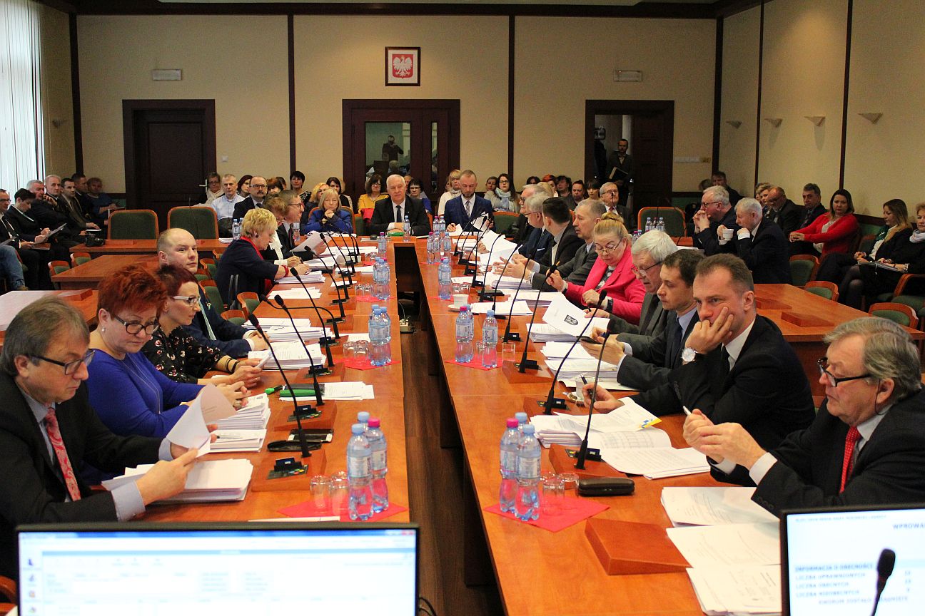 Legniccy radni jednak nie spotkają się na sesji