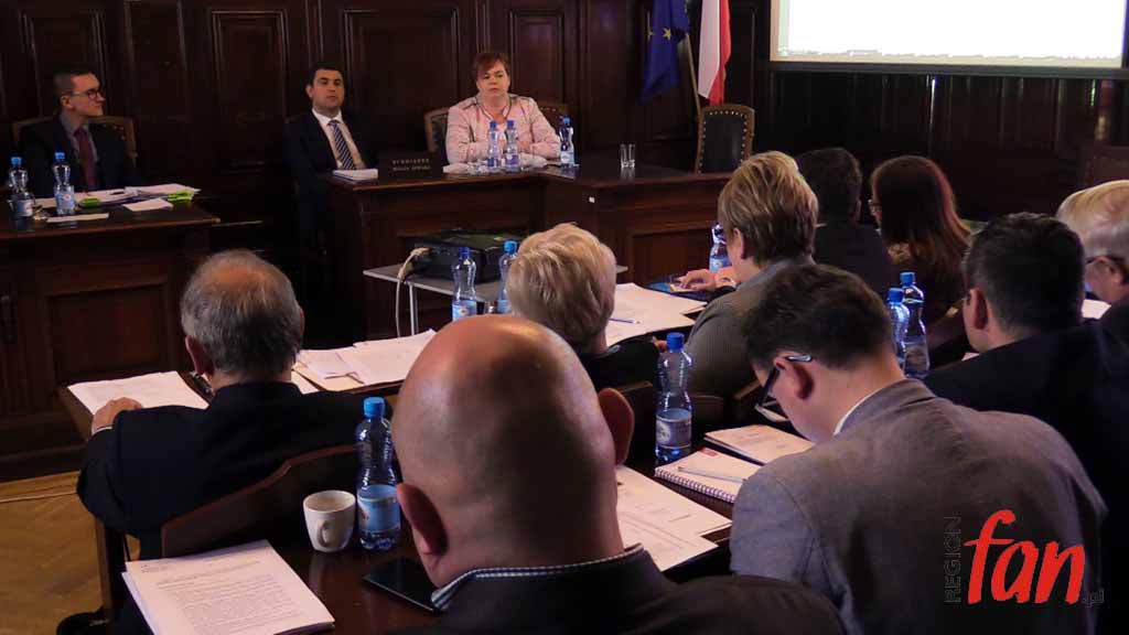 Budżet dla obywateli, nowa miejska spółka i… półnagi mężczyzna