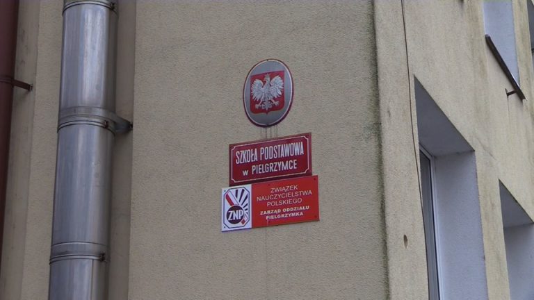 Wyposażą szkolne pracownie komputerowe