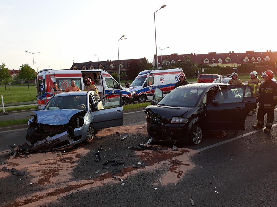 Czołowe zderzenie przy Kaczyńskiego. Droga całkowicie zablokowana!