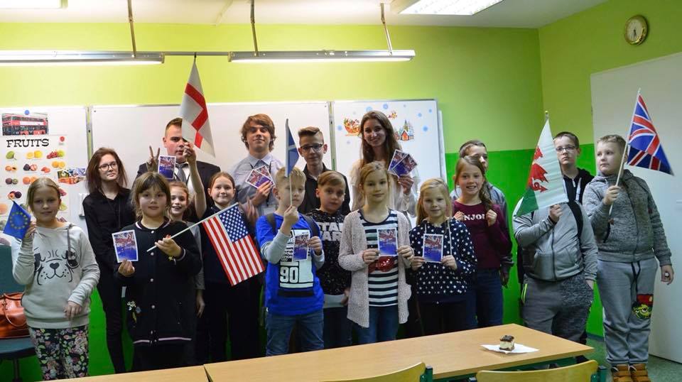 Licealiści zorganizowali językowe lekcje dla młodszych kolegów