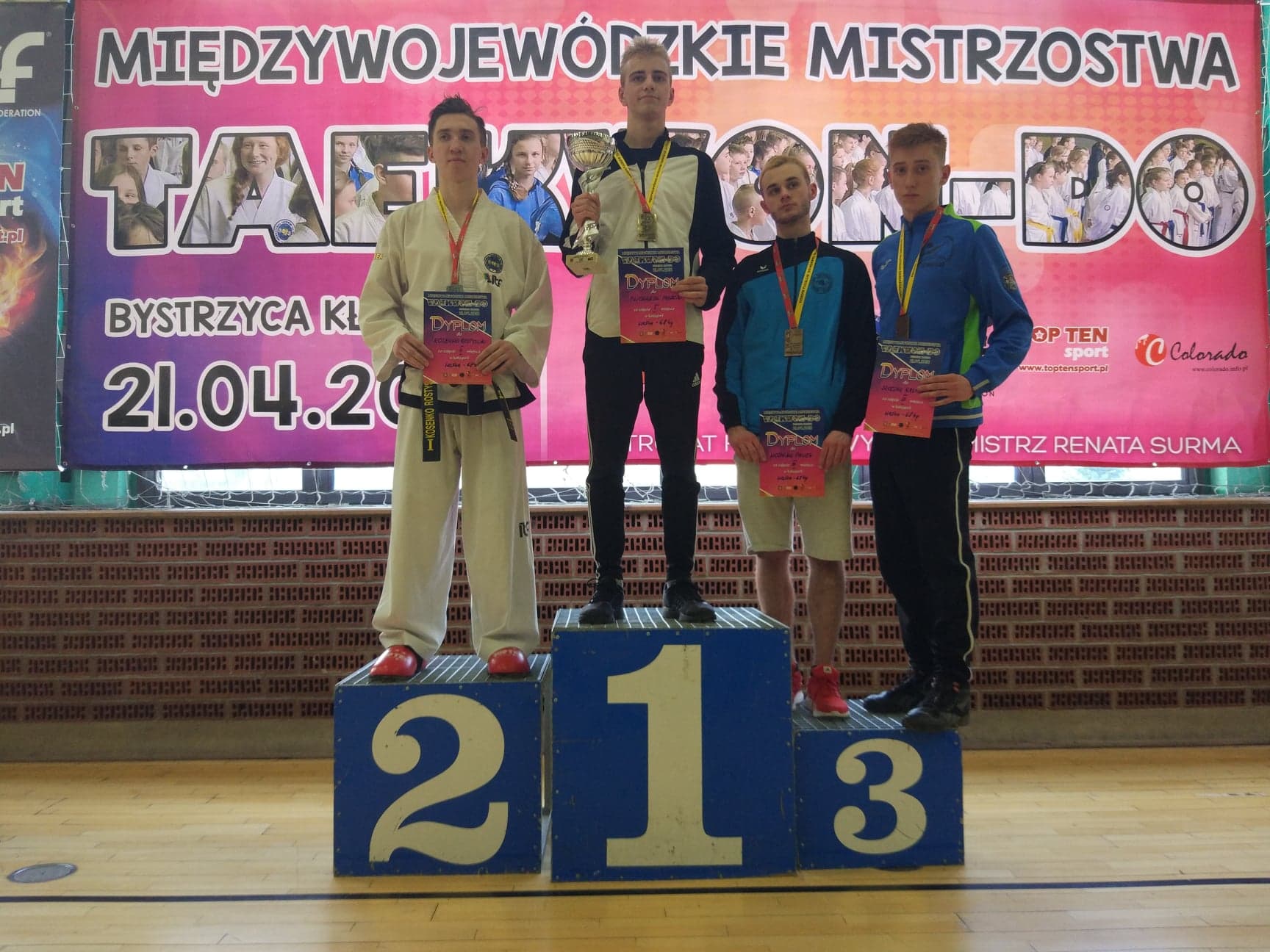 42 medale młodych taekwondzistów (FOTO)